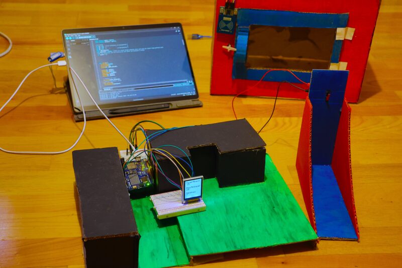 Einzelne Bestandteile eines Prototypen auf dem Tisch
